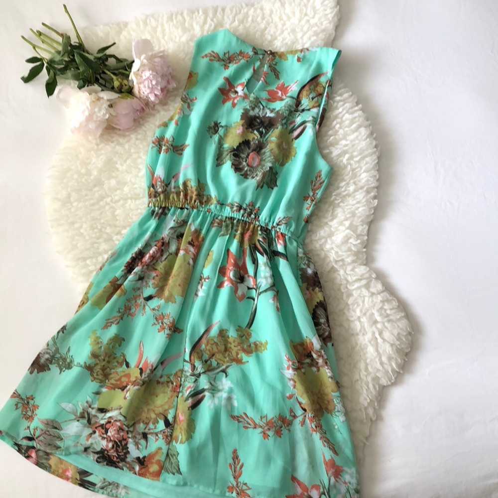 Lovely floral dress 👗 - Picture 2 of 8